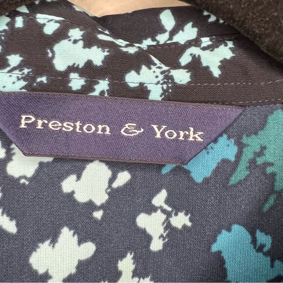 Preston & York blouse. Excellent condition. Beautiful blues. Size 18. - Picture 4 of 7